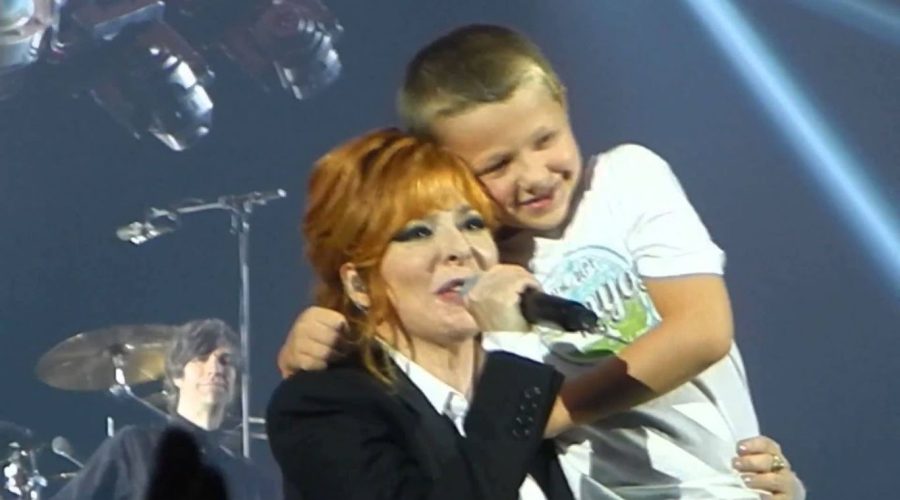 Mylene Farmer Enfant