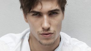 Quel âge a le fils de Mike Brant ?