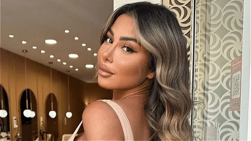 Maeva Ghennam Avant Chirurgie