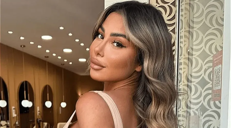 Maeva Ghennam Avant Chirurgie