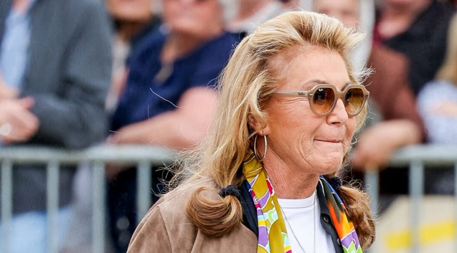 Quel âge a le fils a Sheila ?