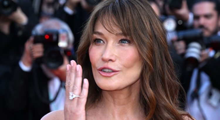 Carla Bruni Taille