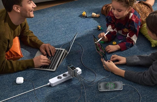 Recharge rapide filaire vs recharge sans fil : analyse comparative de l'efficacité et de la commodité